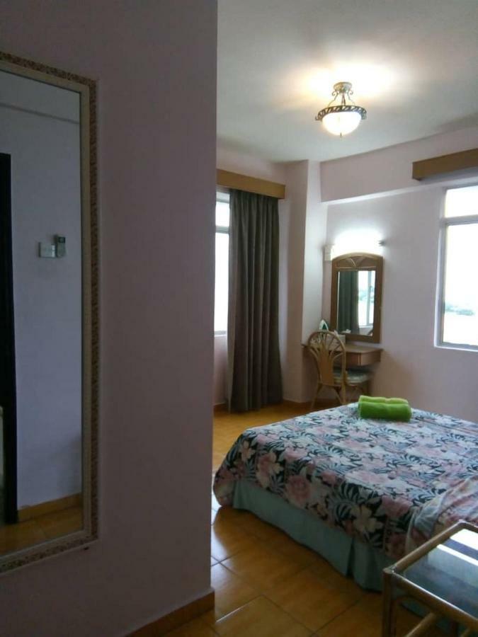 Glory 3 Seaview Getaway Apartment